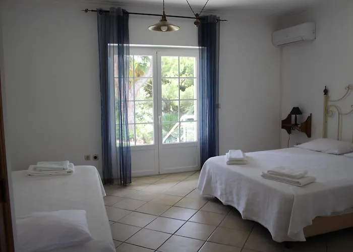 Villa Com Piscinas - Quintinha Do Quarteira