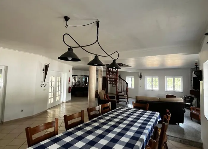 Villa Com Piscinas - Quintinha Do Quarteira